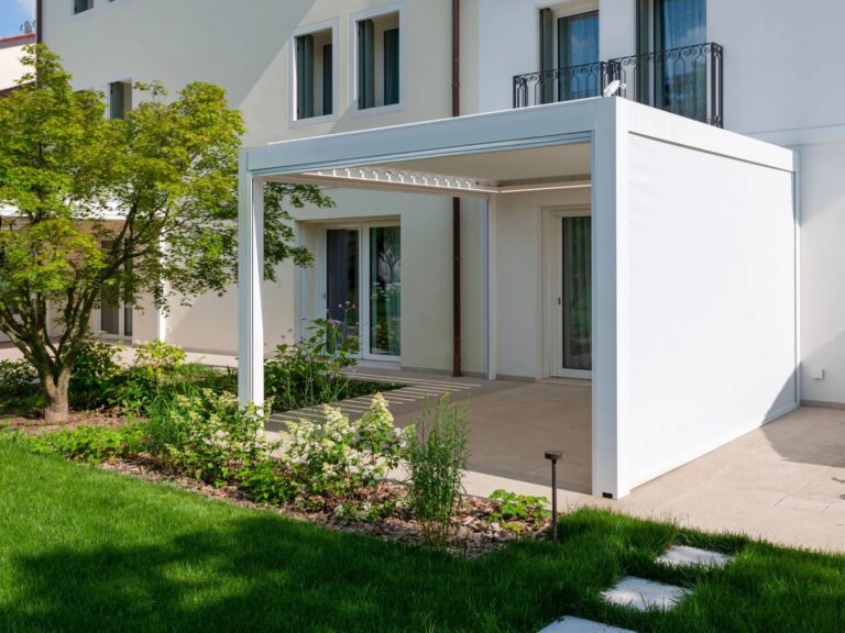 Wall-Mounted Aluminium Pergola